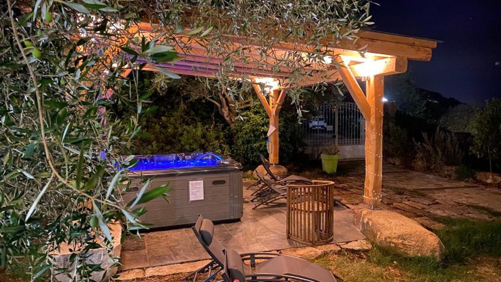 Entre Mer & Maquis, L'Ame De La Corse En Gites De Charme Avec Jacuzzi, Proche Ajaccio Peri 外观 照片